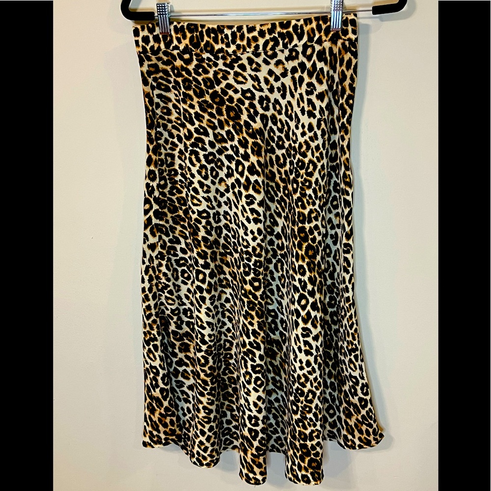 Leopard midi skirt!